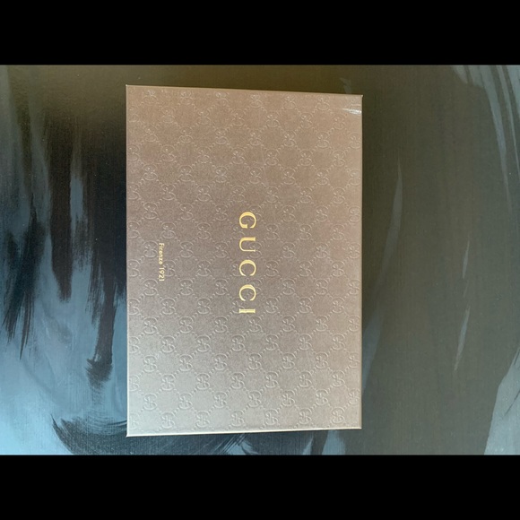 Luxury GUCCI : Scarlett red color pumps, square shape in the front area - Picture 3 of 12